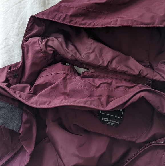 The North Face Fall Wine Raspberry Windbreaker with Removable Hood - Picture 7 of 10